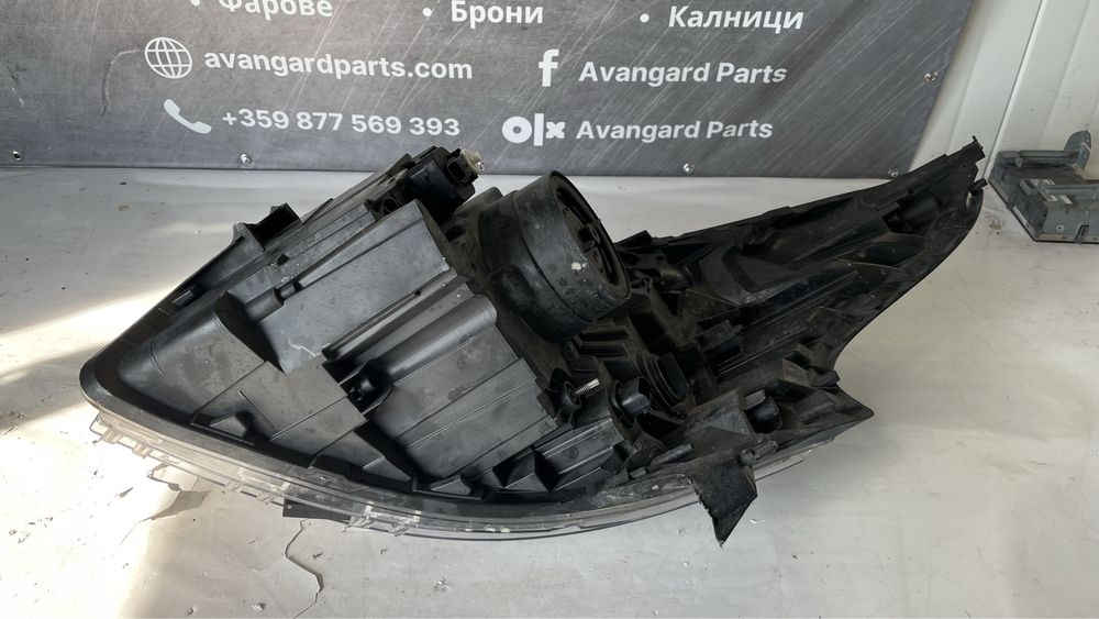 1 брой ляв и 3 броя десен фар Opel Vivaro 2014-2018