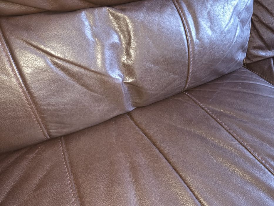 Кожен диван + подарък кресло
