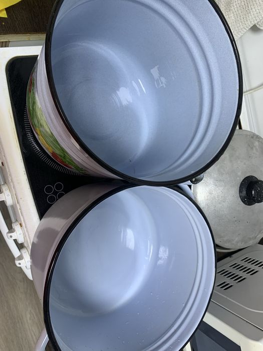 Эмалированные кастрюли