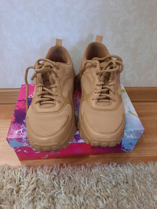 Продам кроссовки