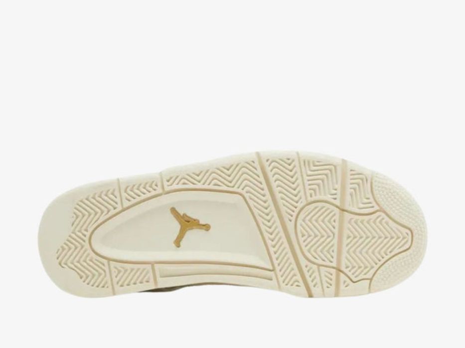 Vând pereche de jordan 4 metalic gold