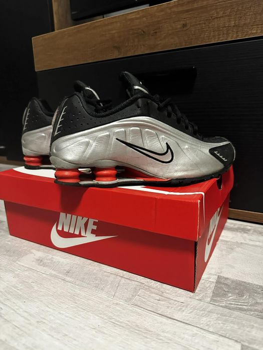 Маратонки Nike Shox R4