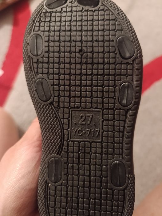 Продам сандали новые