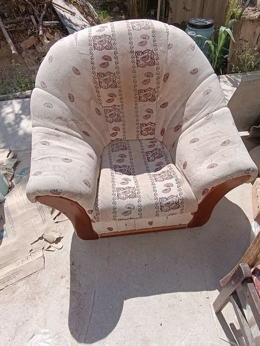 2ta divan, 1ta kreslo sotiladi