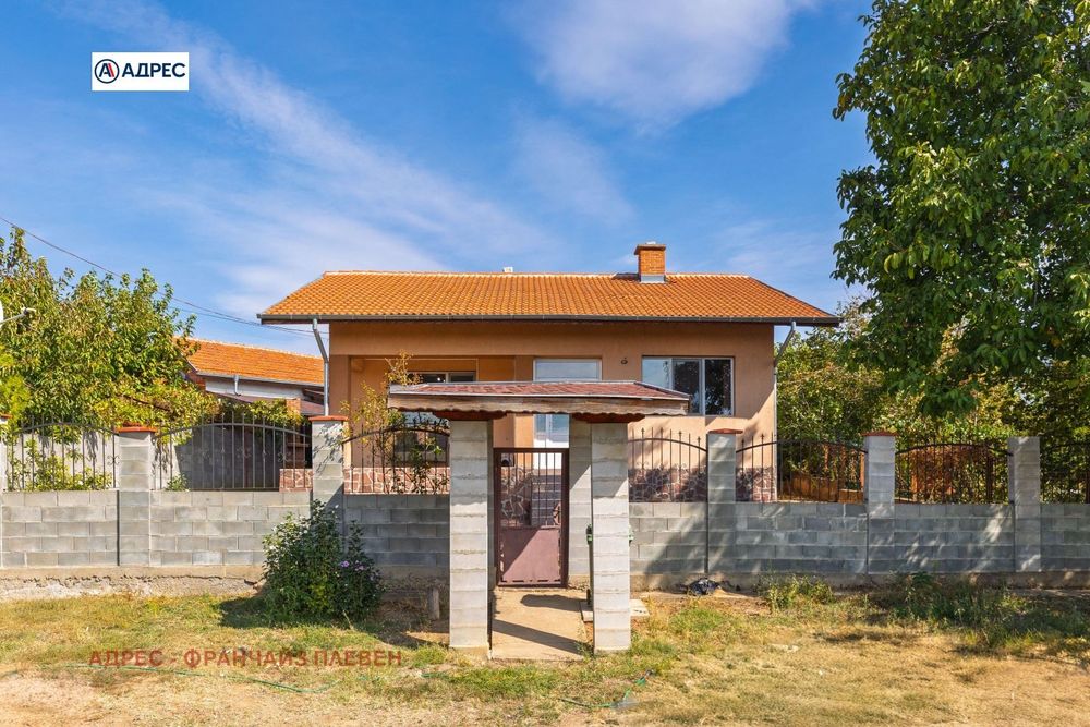 Продава се Къща в с. Брестовец, Област Плевен - 206 кв.м за 947 €/кв.м - Снимка #1
