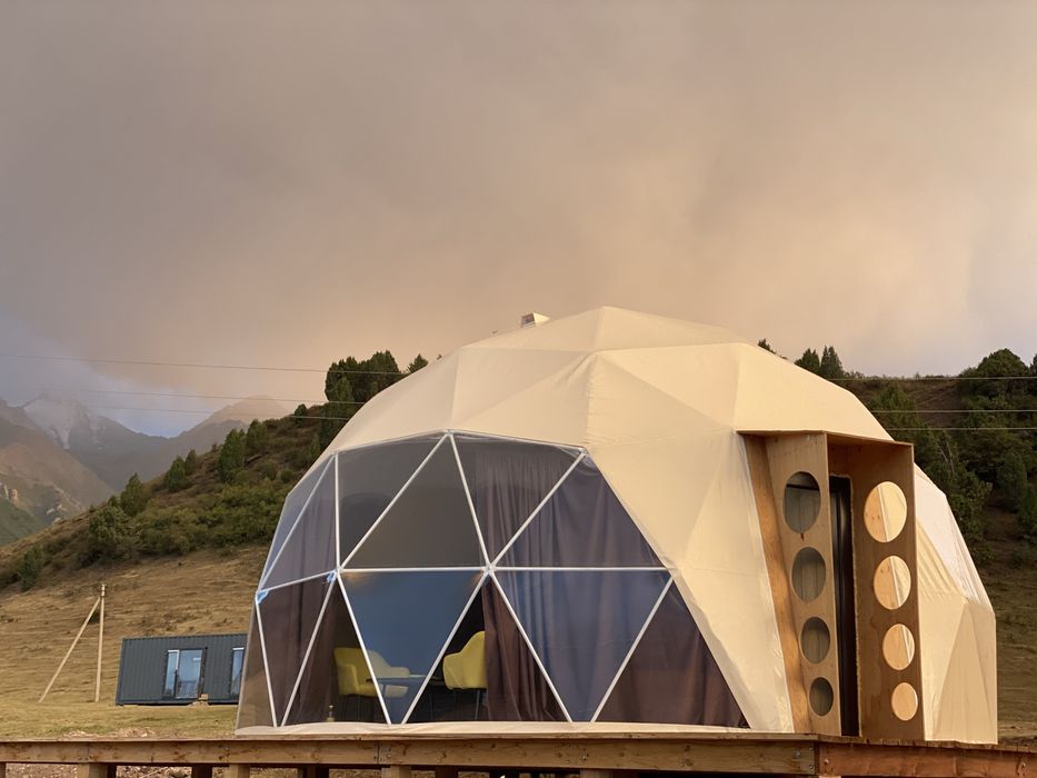 Глэмпинг и купольные конструкции