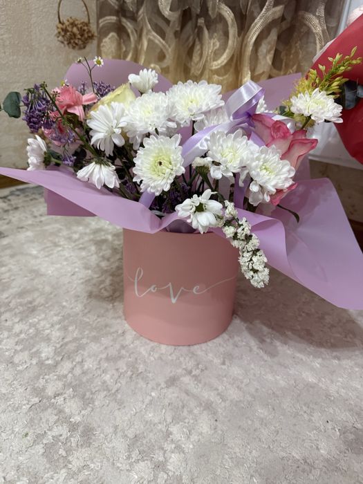 Цветы свежие.