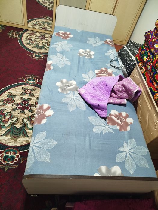 Однаспальняя кровать