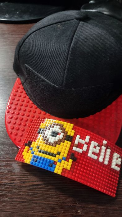 Продается бейсболка лего.
