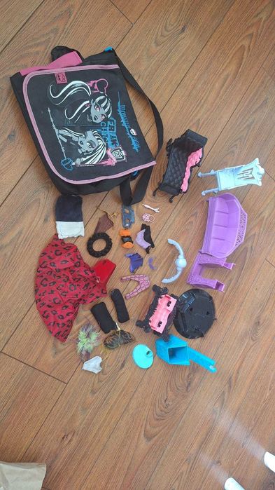 monster high school accesorii si ghiozdan retro