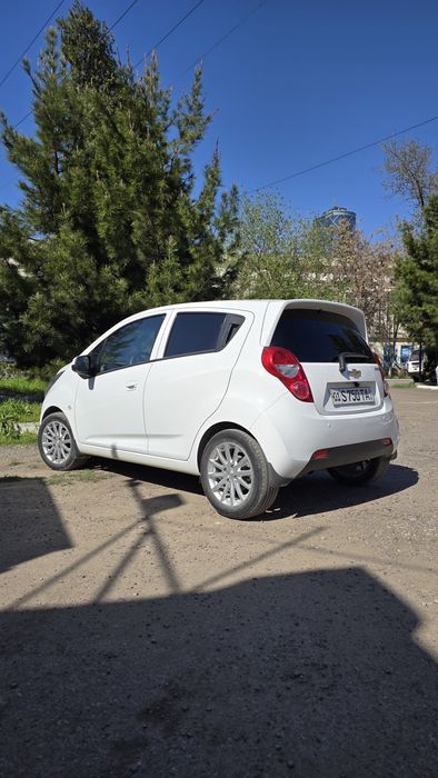 Spark ishqibozlari uchun RADNOY Spark 2022 oq 68198km MEHANIKA.