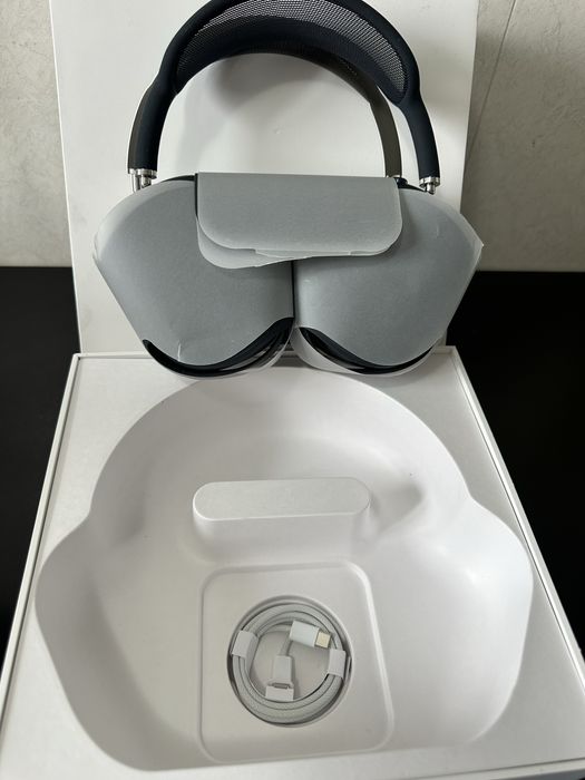 Apple AirPods Max with Smart Case iphone