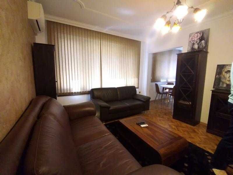 Чудесен тристаен апартамент в сърцето на Бургас