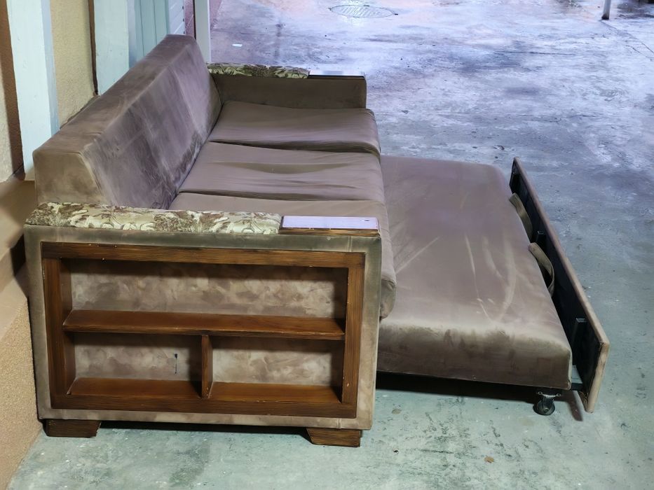 Диван продаю срочно