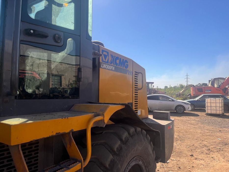 Погрузчик XCMG LW300 fn