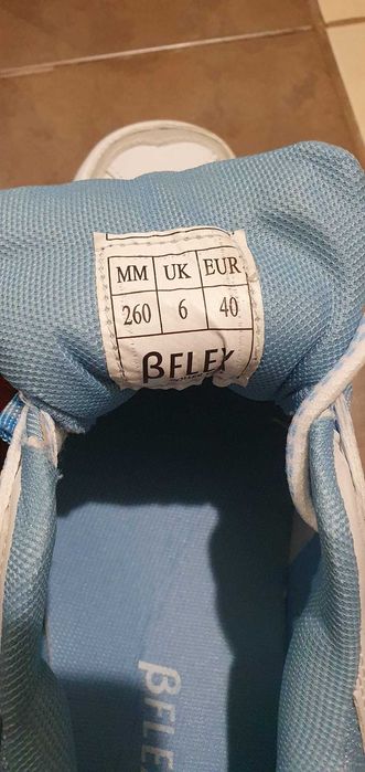 Pantofi cu role demontabile la calcai, marimea 40