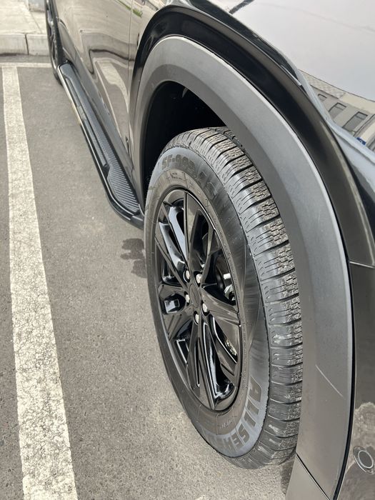 Tracker 2023 premier navarot