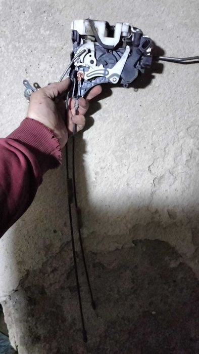 Митсубиси Ланцер 10 - замок стеклоподъёмник уплотнители, стекло правое