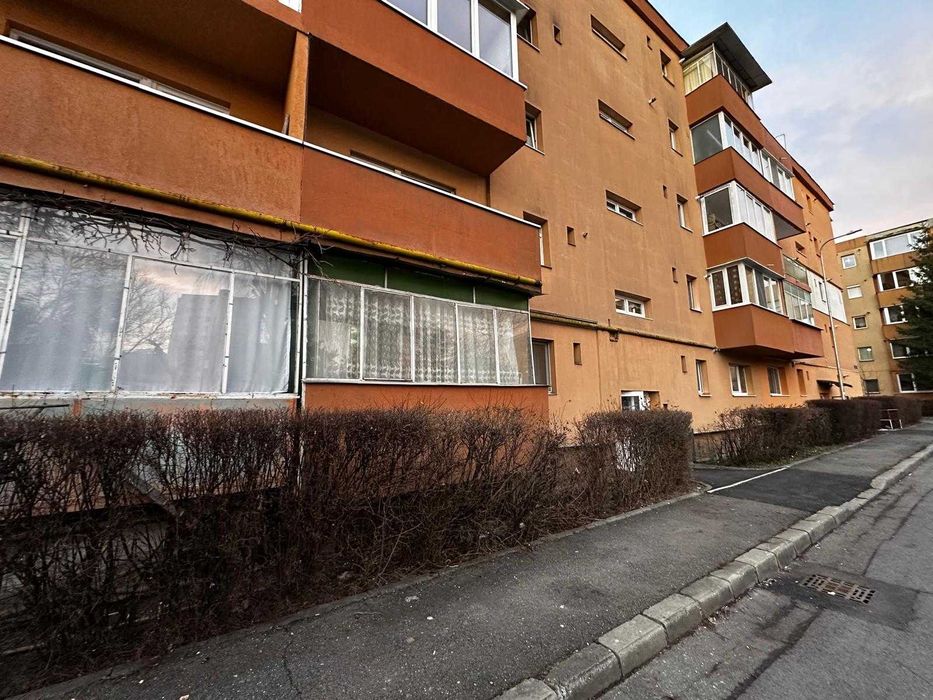 Apartament 3 camere P/4 str. Gloriei cartier Tractorul Brasov