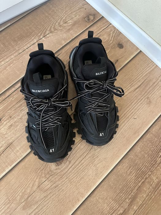 Balenciaga track led