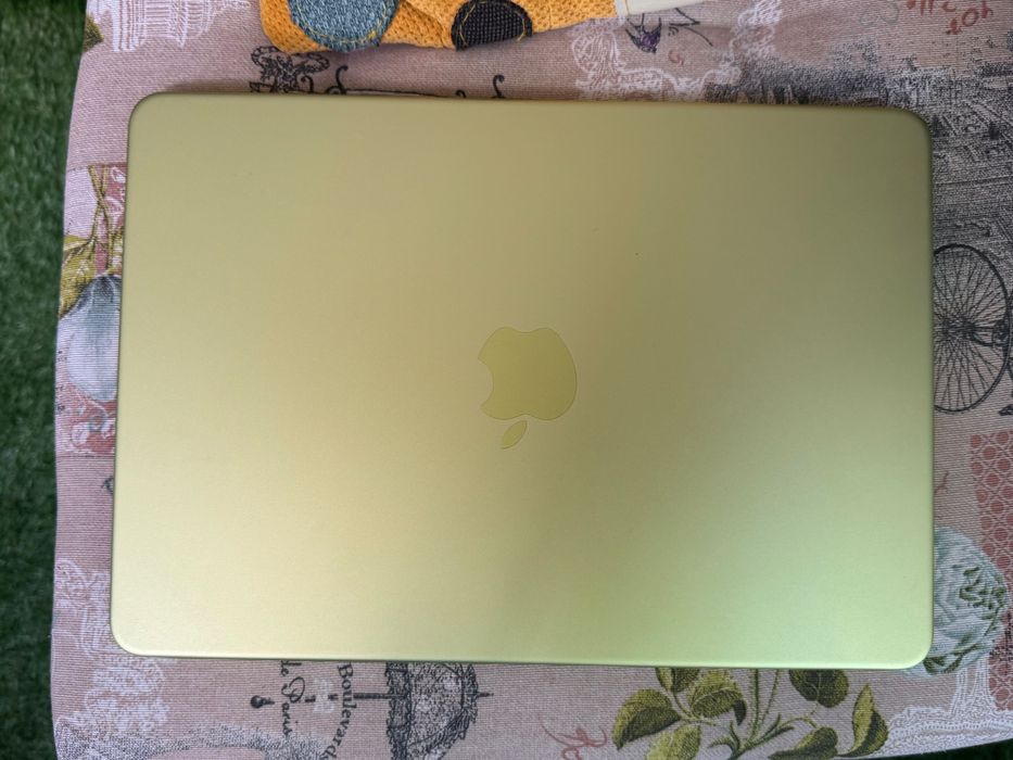 Apple MacBook 13 NEO
