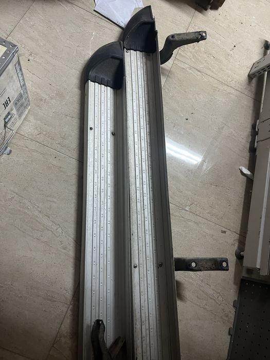 Продам порог от хайлюкса 2015г