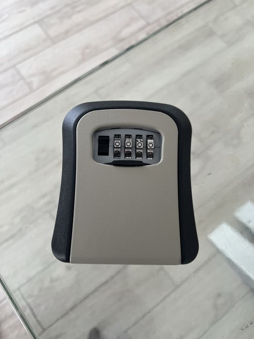 Продам сейф с кодовым замком