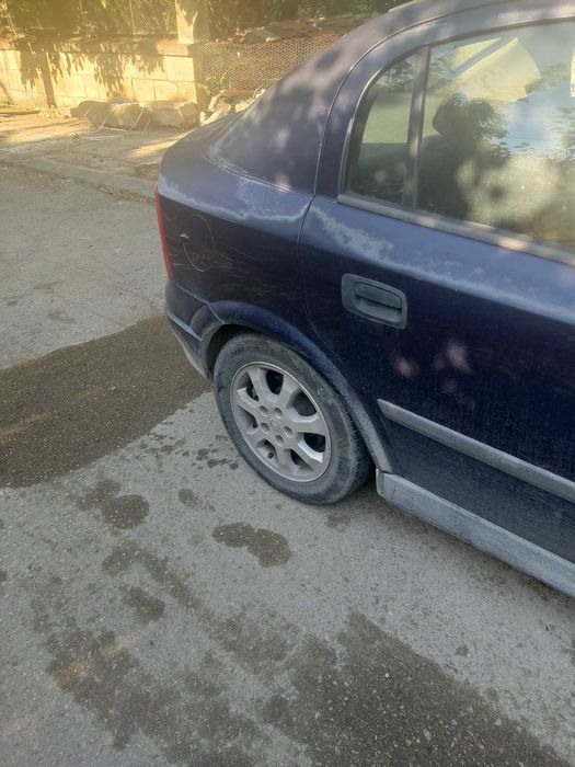 Автомобил Опел астра