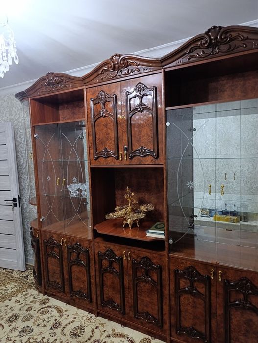 Срочно продается сервант горка