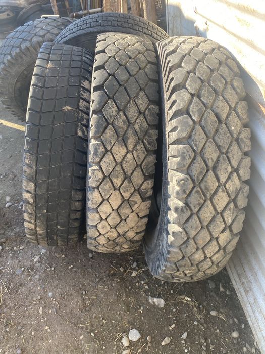 Продам шины на камаз 10R20