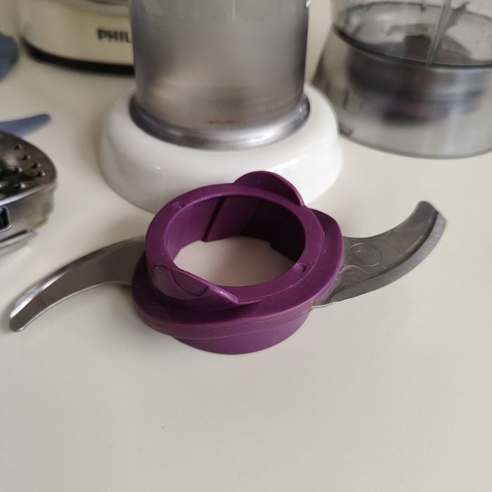 Кухненски робот Pilips HR7761 на части