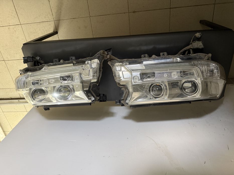 Фара б/у оригинал от LC 200 год 2018