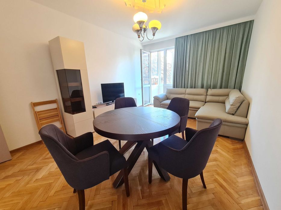 Дава се под наем Тристаен апартамент в Варна, Левски - 120 кв.м за 918 € - Снимка #1