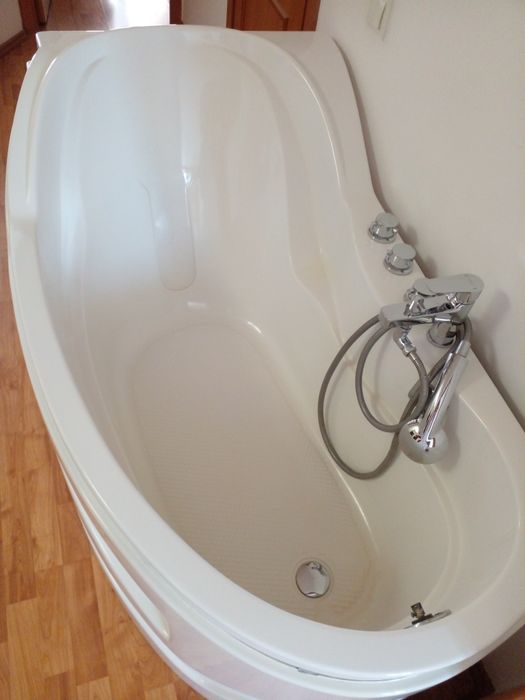 Ванна акриловая 140 см