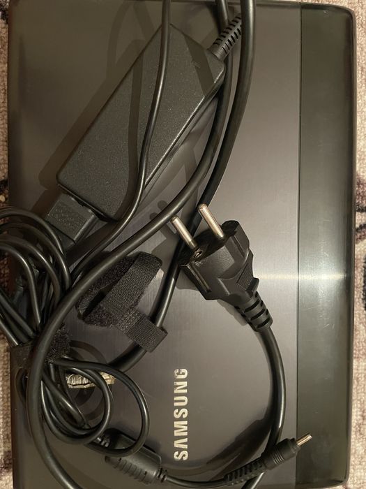 Продается ноутбук самсунг срочно