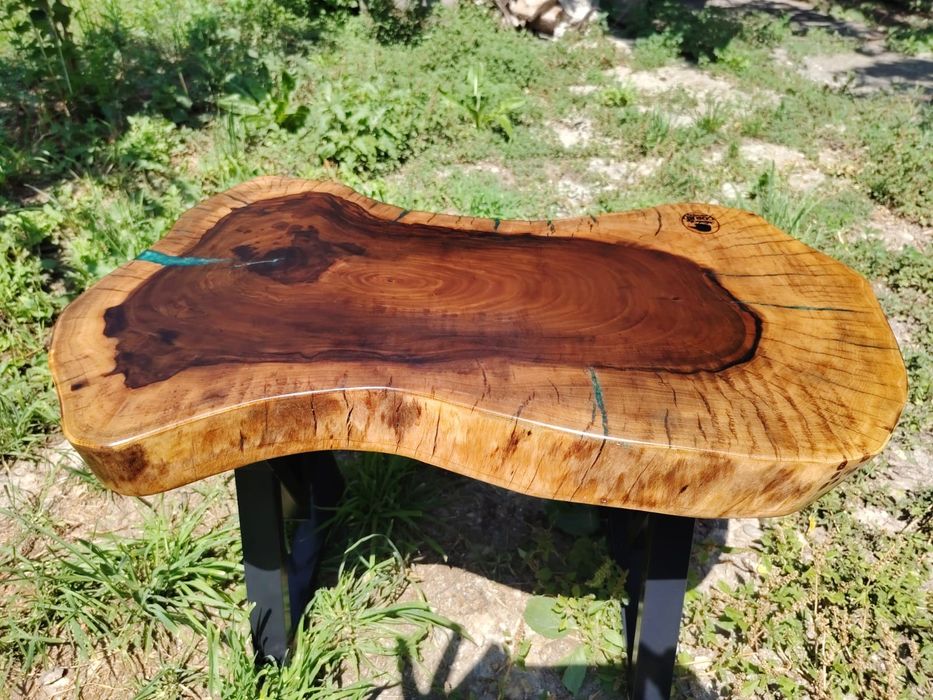 Măsuță de cafea din lemn de nuc cu rășină