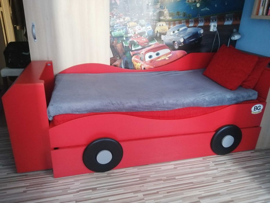 Легло-кола на 2 нива с матраци, ракла и предница за кормило