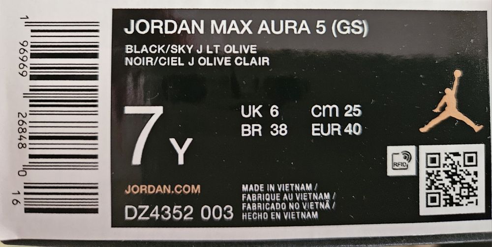 Nike air jordan max aura