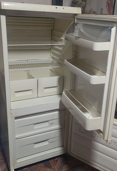 Холодильник б/у . Двухкамерный