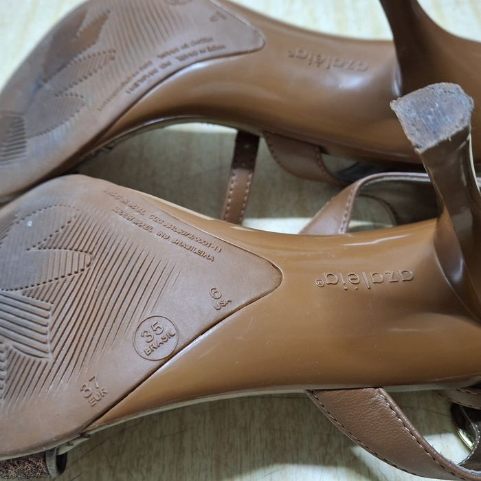 Дамски сандали с тънка подметка и висок ток