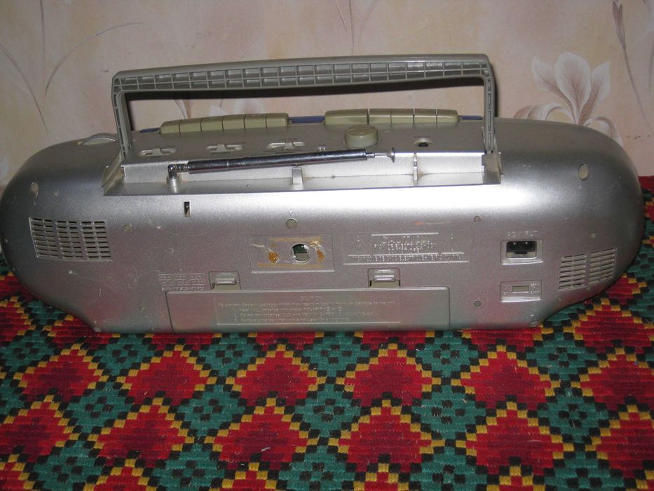 Стар касетофон. Цена 10 евро . Пращам по Еконт.
Пращам по Еконт.