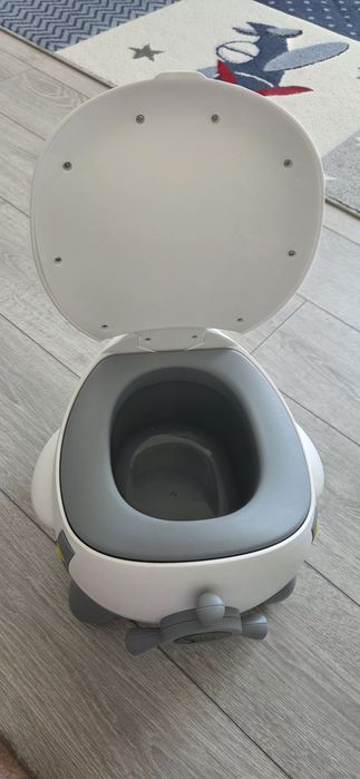 Oliță în formă de avion