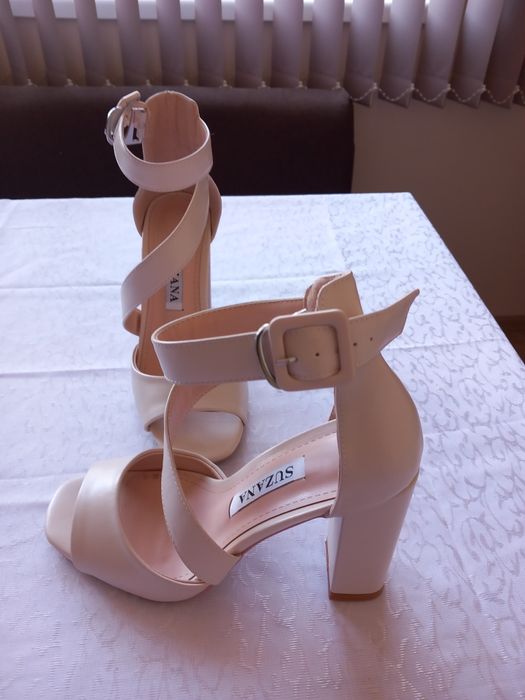 Дамски сандали на ток