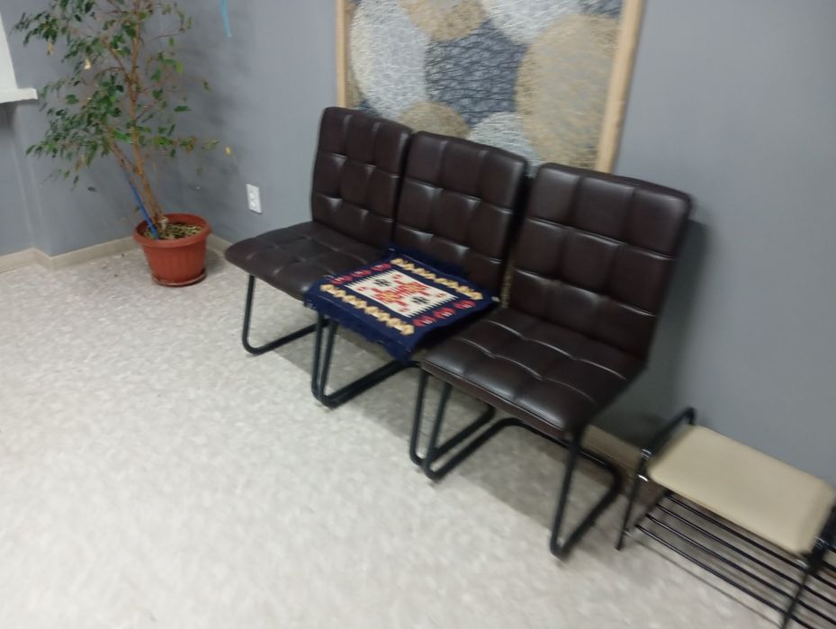 Продам стулья офисные