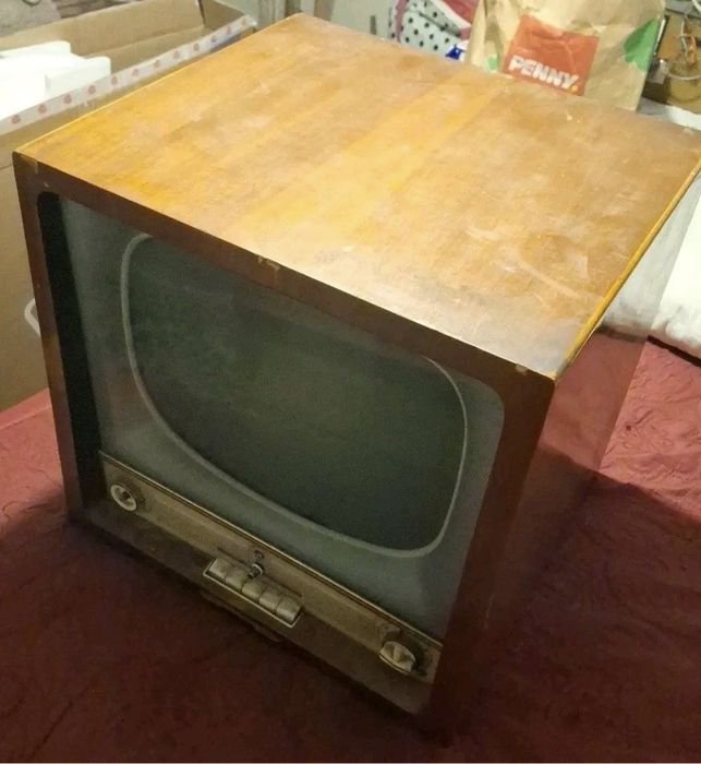 Televizor sovietic Rubin 102, TV decor colecție din anii '60