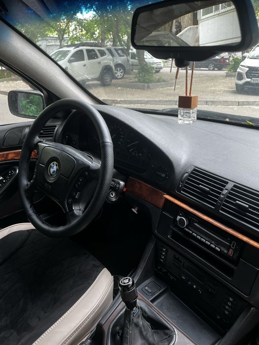 Продам bmw e39 523i