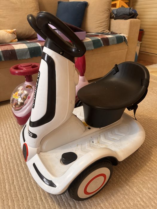 Детский транспорт и пианино