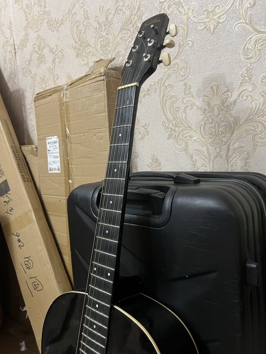 Гитара сатылады керемет акустикалық бағасы тиімді сроч сатып жатрмын..