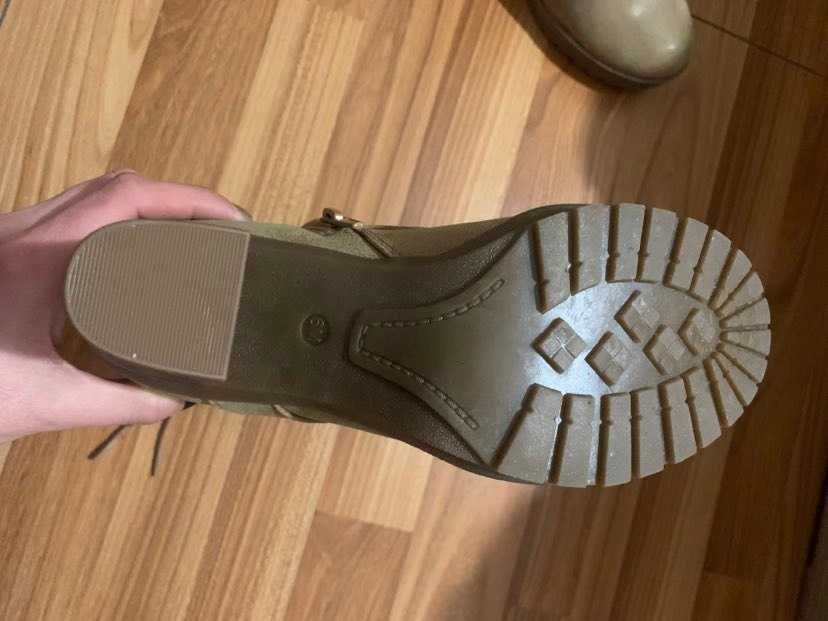 Нови боти Guess -