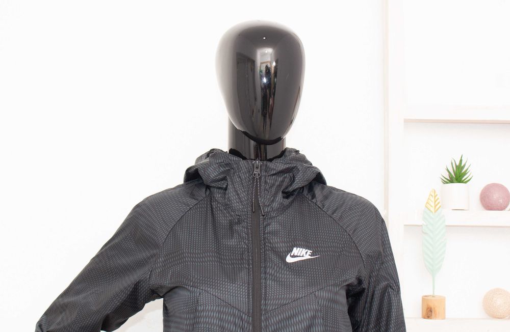 Nike Track & Field оригинално дамско яке сиво с принт ветровка XS